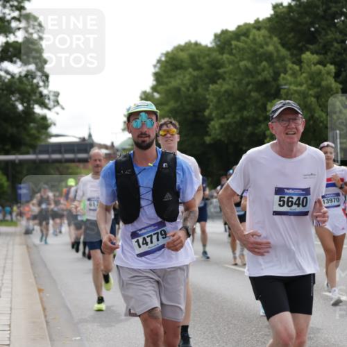 29.06.2025 - hella hamburg halbmarathon Jannik Wohlers http://msf.ph/oto/8295637 29.06.2025 10:36:41 Lombardsbrücke 1022, 1253, 1339, 1488, 1490, 1597, 1952, 1954, 2031, 2072, 2104, 2272, 2480, 3127, 3165, 3714, 4347, 4733, 5224, 5538, 5640, 5786, 6172, 6359, 6584, 6804, 7202, 7707, 8007, 8257, 8258, 8315, 8758, 9054, 9055, 10762, 10862, 10931, 11246, 11843, 12087, 12103, 12184, 12218, 12463, 12532, 13165, 13695, 13783, 13970, 13971, 14202, 14396, 14779, 14915, 15106, 15353, 15475, 15907, 16192, 16304, 16309, 16782, 16885, 17388, 17504, 17591, 17687, 17688, 17794, 18578 meine-sportfotos.de