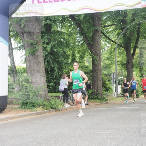 29.06.2025 - hella hamburg halbmarathon KatJ http://msf.ph/oto/8295653 29.06.2025 10:13:30 Zwischen KM18-KM19 6699 meine-sportfotos.de