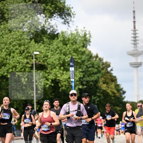29.06.2025 - hella hamburg halbmarathon Dr. Thomas Lammeyer http://msf.ph/oto/8295658 29.06.2025 10:37:43 Kennedybrücke 1275, 1324, 1896, 1995, 2085, 2342, 2526, 2776, 3341, 3812, 3871, 4164, 4361, 4433, 4449, 4807, 5075, 5180, 5561, 5584, 5917, 6773, 6956, 6999, 7308, 7309, 7705, 8620, 8891, 9234, 9258, 9438, 9591, 9706, 9750, 9799, 9995, 10800, 11092, 11111, 11237, 11260 meine-sportfotos.de