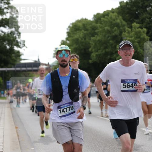 29.06.2025 - hella hamburg halbmarathon Jannik Wohlers http://msf.ph/oto/8295672 29.06.2025 10:36:41 Lombardsbrücke 1022, 1253, 1339, 1488, 1490, 1597, 1952, 1954, 2031, 2072, 2104, 2272, 2480, 3127, 3165, 3714, 4347, 4733, 5224, 5538, 5640, 5786, 6172, 6359, 6584, 6804, 7202, 7707, 8007, 8257, 8258, 8315, 8758, 9054, 9055, 10762, 10862, 10931, 11246, 11843, 12087, 12103, 12184, 12218, 12463, 12532, 13165, 13695, 13783, 13970, 13971, 14202, 14396, 14779, 14915, 15106, 15353, 15475, 15907, 16192, 16304, 16309, 16782, 16885, 17388, 17504, 17591, 17687, 17688, 17794, 18578 meine-sportfotos.de