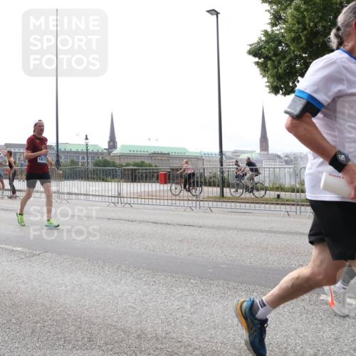 29.06.2025 - hella hamburg halbmarathon Lena Gebhardt http://msf.ph/oto/8295685 29.06.2025 10:36:40 Lombardsbrücke 15077, 1815, 101, 1102, 1118, 1224, 1253, 1835, 1948, 1952, 1954, 2124, 2552, 2588, 3165, 3398, 3404, 3428, 3741, 3873, 3895, 4084, 4245, 4442, 4618, 4762, 4937, 4996, 5012, 5246, 5427, 5540, 5573, 5747, 5789, 5809, 5919, 6092, 6093, 6156, 6190, 6359, 6417, 6667, 7140, 7575, 7576, 7632, 7773, 8498, 8499, 8530, 8936, 8937, 8945, 9115, 9117, 9229, 9295, 9500, 9694, 13265, 15077, 17156, 17807, 18152, 18488 meine-sportfotos.de