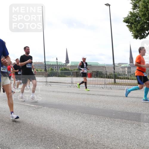 29.06.2025 - hella hamburg halbmarathon Lena Gebhardt http://msf.ph/oto/8295702 29.06.2025 10:21:30 Lombardsbrücke 11117, 2271, 737, 16107, 1028, 1072, 1266, 1401, 1658, 1668, 2271, 2383, 2529, 2635, 2815, 2956, 2986, 3122, 3161, 3453, 3770, 3817, 3825, 3826, 4375, 4376, 4697, 4786, 5061, 5122, 5373, 5395, 5412, 5493, 5759, 5767, 5957, 6086, 6103, 6275, 6308, 6475, 6805, 6844, 7228, 7375, 7522, 7553, 7608, 7612, 7781, 8095, 8286, 8715, 8726, 8844, 8896, 9100, 9108, 9369, 9483, 9499, 9501, 9532, 9624, 10374, 10602, 10874, 11698, 12175, 13057, 13508 meine-sportfotos.de
