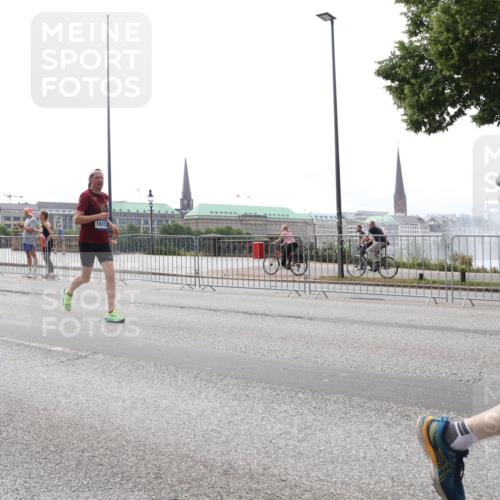 29.06.2025 - hella hamburg halbmarathon Lena Gebhardt http://msf.ph/oto/8295723 29.06.2025 10:36:41 Lombardsbrücke 18644, 15077, 1815, 10, 1102, 1118, 1224, 1253, 1835, 1948, 1952, 1954, 2124, 2552, 2588, 3165, 3398, 3404, 3428, 3741, 3873, 3895, 4084, 4245, 4442, 4618, 4762, 4937, 4996, 5012, 5246, 5427, 5540, 5573, 5747, 5789, 5809, 5919, 6093, 6156, 6190, 6359, 6417, 6667, 7140, 7575, 7576, 7632, 7773, 8498, 8499, 8530, 8936, 8937, 8945, 9115, 9117, 9229, 9295, 9500, 9694, 13265, 15077, 17156, 17807, 18152, 18488 meine-sportfotos.de