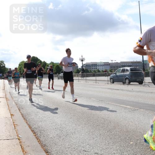 29.06.2025 - hella hamburg halbmarathon Lena Gebhardt http://msf.ph/oto/8295749 29.06.2025 09:46:42 Lombardsbrücke 2899, 802, 16505, 1053, 1344, 1411, 1577, 1889, 2243, 3843, 3955, 4477, 4944, 5048, 5152, 5193, 5660, 6683, 7080, 7466, 7534, 7622, 7628, 7845, 7867, 7901, 8312, 8323, 8784, 8864, 8956, 10298, 10477, 10865, 10927, 10929, 11230, 11304, 11661, 11898, 12447, 12899, 12987, 13199, 13252, 13493, 13494, 13617, 13729, 13961, 14276, 14310, 15391, 15902, 16065, 16140, 16243, 16811, 16931, 16957, 17213 meine-sportfotos.de