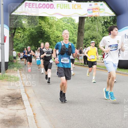 29.06.2025 - hella hamburg halbmarathon MichiJ http://msf.ph/oto/8295785 29.06.2025 10:34:11 Zwischen KM18-KM19 1012, 2189, 3304, 4091, 4237, 4949, 5472, 6290, 6460, 7961, 8023, 8269, 9232, 10792, 13940, 14034, 14911, 17190, 18346, 19128 meine-sportfotos.de