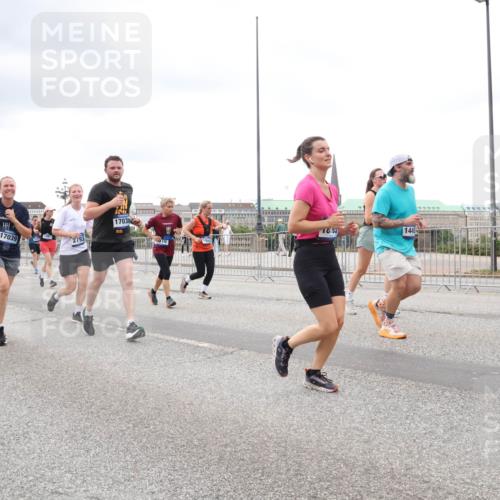 29.06.2025 - hella hamburg halbmarathon Lena Gebhardt http://msf.ph/oto/8295792 29.06.2025 10:56:06 Lombardsbrücke 16336, 15199, 17039, 2793, 17038, 144, 1113, 1738, 1909, 2095, 2793, 3101, 3244, 3257, 3268, 4083, 4265, 4354, 4470, 4473, 4836, 4896, 5220, 5222, 5306, 5575, 5580, 5693, 5757, 5994, 6055, 6056, 6113, 6257, 6494, 6594, 6968, 7025, 7028, 7516, 7616, 7969, 8005, 8110, 8305, 8517, 8527, 8532, 8533, 8648, 8766, 9383, 9435, 9548, 9606, 9838, 9861, 9865, 9948, 9953, 9956, 10436, 10438, 10449, 10593, 10640, 10740, 10784, 10987, 11903, 11962, 11963, 12695 meine-sportfotos.de