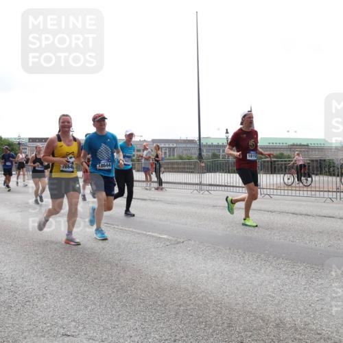 29.06.2025 - hella hamburg halbmarathon Lena Gebhardt http://msf.ph/oto/8295798 29.06.2025 10:36:41 Lombardsbrücke 3428, 8646, 18644, 18152, 1102, 1118, 1224, 1253, 1835, 1948, 1952, 1954, 2124, 2552, 2588, 3165, 3398, 3404, 3428, 3741, 3873, 3895, 4084, 4245, 4442, 4618, 4762, 4937, 4996, 5012, 5246, 5427, 5540, 5573, 5747, 5789, 5809, 5919, 6093, 6156, 6190, 6359, 6417, 6667, 7140, 7575, 7576, 7632, 7773, 8498, 8499, 8530, 8936, 8937, 8945, 9115, 9117, 9229, 9295, 9500, 9694, 13265, 15077, 17156, 17807, 18152, 18488 meine-sportfotos.de
