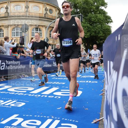 29.06.2025 - hella hamburg halbmarathon Strokosch-Dieckow http://msf.ph/oto/8295803 29.06.2025 10:51:47 Ziel 2396, 2818, 2823, 2880, 4297, 5102, 6286, 7224, 8710, 8819, 8856, 9793, 9959, 12224, 13799, 15427, 15496, 15690, 15727, 15831, 15899, 16907, 17682, 17815, 17962, 19053, 19137 meine-sportfotos.de