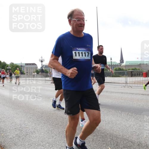 29.06.2025 - hella hamburg halbmarathon Lena Gebhardt http://msf.ph/oto/8295828 29.06.2025 10:21:30 Lombardsbrücke 11117, 107, 1028, 1072, 1266, 1401, 1658, 1668, 2271, 2383, 2529, 2635, 2815, 2956, 2986, 3122, 3161, 3453, 3770, 3817, 3825, 3826, 4375, 4376, 4697, 4786, 5061, 5122, 5373, 5395, 5412, 5493, 5759, 5767, 5957, 6086, 6103, 6275, 6308, 6475, 6805, 6844, 7228, 7375, 7522, 7553, 7608, 7612, 7781, 8095, 8286, 8715, 8726, 8844, 8896, 9100, 9108, 9369, 9483, 9499, 9501, 9532, 9624, 10374, 10602, 10874, 11698, 12175, 13057, 13508 meine-sportfotos.de