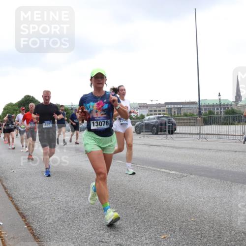 29.06.2025 - hella hamburg halbmarathon Lena Gebhardt http://msf.ph/oto/8295843 29.06.2025 10:46:47 Lombardsbrücke 1073, 1286, 1363, 1371, 1375, 1593, 1608, 1720, 1837, 1961, 1999, 2162, 2211, 2320, 2327, 2500, 2556, 2665, 2697, 2981, 3277, 3406, 3407, 3469, 3734, 3823, 4202, 4239, 4296, 4342, 4355, 4448, 4604, 5111, 5114, 5700, 5796, 5953, 6124, 6161, 6485, 6496, 6740, 7073, 7303, 7364, 7368, 7374, 7412, 7767, 7827, 8477, 8486, 8551, 8553, 8684, 8700, 8967, 9691, 10153, 10230, 12333, 12522, 13969, 14261, 15852, 16882, 16987 meine-sportfotos.de