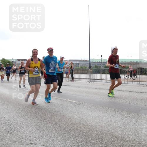 29.06.2025 - hella hamburg halbmarathon Lena Gebhardt http://msf.ph/oto/8295859 29.06.2025 10:36:41 Lombardsbrücke 1780, 3428, 18488, 18644, 18646, 18152, 1102, 1118, 1224, 1253, 1835, 1948, 1952, 1954, 2124, 2552, 2588, 3165, 3398, 3404, 3428, 3741, 3873, 3895, 4084, 4245, 4442, 4618, 4762, 4937, 4996, 5012, 5246, 5427, 5540, 5573, 5747, 5789, 5809, 5919, 6093, 6156, 6190, 6359, 6417, 6667, 7140, 7575, 7576, 7632, 7773, 8498, 8499, 8530, 8936, 8937, 8945, 9115, 9117, 9229, 9295, 9500, 9694, 13265, 15077, 17156, 17807, 18152, 18488 meine-sportfotos.de