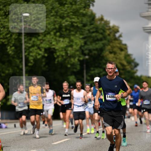 29.06.2025 - hella hamburg halbmarathon Dr. Thomas Lammeyer http://msf.ph/oto/8295932 29.06.2025 10:16:14 Kennedybrücke 1249, 1610, 1785, 1850, 1851, 2963, 2964, 3182, 3248, 3262, 3746, 4453, 4499, 5150, 5166, 5176, 6822, 6871, 6966, 7907, 8206, 8207, 8971, 9119, 9253, 9405, 9428, 10685 meine-sportfotos.de