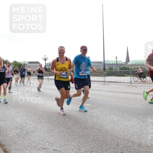 29.06.2025 - hella hamburg halbmarathon Lena Gebhardt http://msf.ph/oto/8295952 29.06.2025 10:36:41 Lombardsbrücke 3428, 18488, 18644, 8646, 18152, 1102, 1118, 1224, 1253, 1835, 1948, 1952, 1954, 2124, 2552, 2588, 3165, 3398, 3404, 3428, 3741, 3873, 3895, 4084, 4245, 4442, 4618, 4762, 4937, 4996, 5012, 5246, 5427, 5540, 5573, 5747, 5789, 5809, 5919, 6093, 6156, 6190, 6359, 6417, 6667, 7140, 7575, 7576, 7632, 7773, 8498, 8499, 8530, 8936, 8937, 8945, 9115, 9117, 9229, 9295, 9500, 9694, 13265, 15077, 17156, 17807, 18152, 18488 meine-sportfotos.de