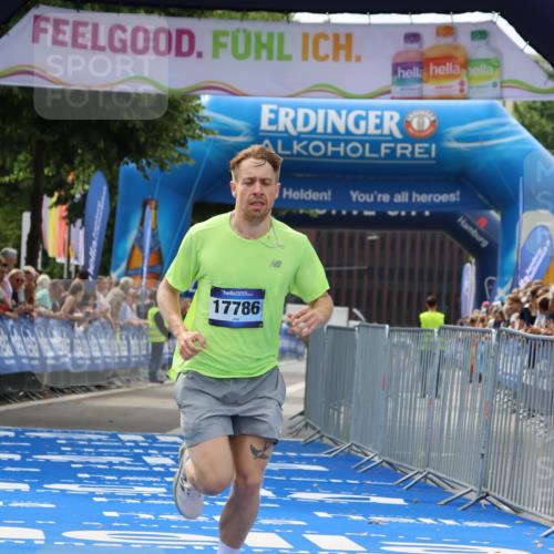 29.06.2025 - hella hamburg halbmarathon Strokosch-Dieckow http://msf.ph/oto/8295965 29.06.2025 10:18:09 Ziel 17786 meine-sportfotos.de