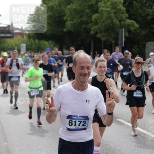 29.06.2025 - hella hamburg halbmarathon Jannik Wohlers http://msf.ph/oto/8295980 29.06.2025 10:36:44 Lombardsbrücke 1022, 1339, 1488, 1490, 1597, 2031, 2072, 2104, 2272, 2480, 3127, 3165, 3714, 4347, 4733, 5224, 5538, 5640, 5786, 6172, 6584, 6804, 7202, 7707, 8007, 8257, 8258, 8315, 8758, 9054, 9055, 10762, 10862, 10931, 11246, 11843, 11980, 12087, 12103, 12184, 12463, 12532, 13695, 13783, 13970, 13971, 14202, 14343, 14396, 14779, 14915, 15106, 15353, 15475, 15907, 16192, 16304, 16782, 17388, 17504, 17591, 17687, 17688, 17794, 18578 meine-sportfotos.de