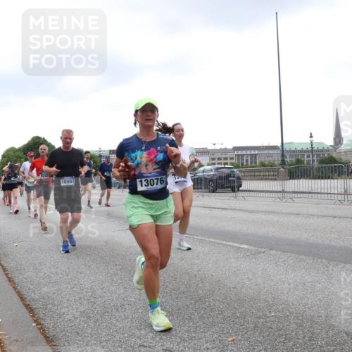 29.06.2025 - hella hamburg halbmarathon Lena Gebhardt http://msf.ph/oto/8295983 29.06.2025 10:46:47 Lombardsbrücke 1073, 1286, 1363, 1371, 1375, 1593, 1608, 1720, 1837, 1961, 1999, 2162, 2211, 2320, 2327, 2500, 2556, 2665, 2697, 2981, 3277, 3406, 3407, 3469, 3734, 3823, 4202, 4239, 4296, 4342, 4355, 4448, 4604, 5111, 5114, 5700, 5796, 5953, 6124, 6161, 6485, 6496, 6740, 7073, 7303, 7364, 7368, 7374, 7412, 7767, 7827, 8477, 8486, 8551, 8553, 8684, 8700, 8967, 9691, 10153, 10230, 12333, 12522, 13969, 14261, 15852, 16882, 16987 meine-sportfotos.de