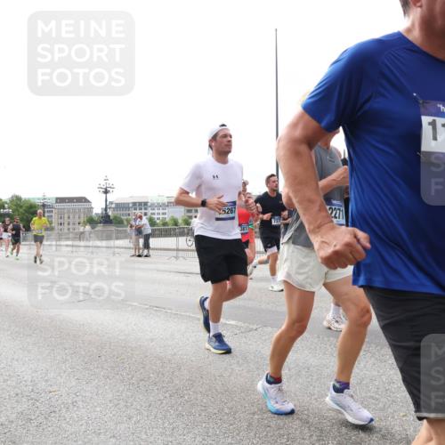 29.06.2025 - hella hamburg halbmarathon Lena Gebhardt http://msf.ph/oto/8295997 29.06.2025 10:21:31 Lombardsbrücke 2815, 19012, 19012, 5267, 3817, 737, 2271, 11117, 1028, 1072, 1266, 1401, 1658, 1668, 2172, 2271, 2383, 2529, 2635, 2815, 2956, 2986, 3122, 3161, 3453, 3770, 3817, 3825, 3826, 4289, 4375, 4376, 4697, 4786, 5122, 5373, 5395, 5412, 5493, 5759, 5767, 5957, 6086, 6103, 6275, 6308, 6475, 6805, 6844, 7228, 7375, 7522, 7553, 7608, 7612, 7672, 7781, 8095, 8286, 8715, 8726, 8844, 8896, 9100, 9108, 9369, 9483, 9499, 9501, 9532, 9624, 10374, 10602, 10874, 11698, 12175, 13057, 13508 meine-sportfotos.de