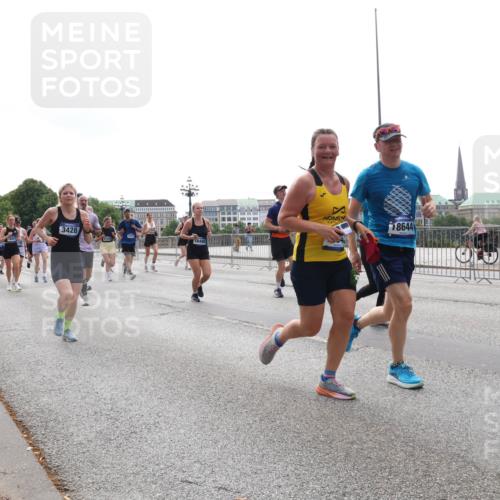 29.06.2025 - hella hamburg halbmarathon Lena Gebhardt http://msf.ph/oto/8296003 29.06.2025 10:36:42 Lombardsbrücke 3428, 18488, 18644, 1102, 1118, 1224, 1253, 1339, 1835, 1948, 1952, 1954, 2124, 2552, 2588, 3165, 3398, 3404, 3428, 3741, 3873, 3895, 4084, 4442, 4618, 4762, 4937, 4996, 5012, 5246, 5427, 5540, 5573, 5747, 5789, 5809, 5919, 6156, 6190, 6359, 6667, 7575, 7576, 7632, 7773, 8498, 8499, 8530, 8758, 8936, 8937, 8945, 9115, 9117, 9229, 9295, 9500, 9694, 13265, 15077, 17156, 17807, 18152, 18488 meine-sportfotos.de