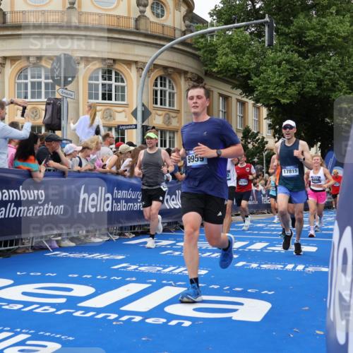 29.06.2025 - hella hamburg halbmarathon Strokosch-Dieckow http://msf.ph/oto/8296010 29.06.2025 10:51:53 Ziel 2396, 2818, 2823, 2880, 4033, 4297, 5102, 5336, 6390, 7130, 7409, 7724, 8413, 8710, 8856, 8977, 9793, 9959, 10057, 12224, 13799, 15356, 15427, 15690, 16907, 17815, 17962, 17978, 18869, 19137 meine-sportfotos.de