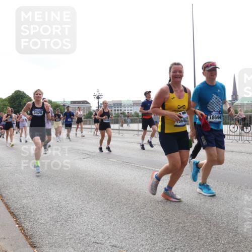 29.06.2025 - hella hamburg halbmarathon Lena Gebhardt http://msf.ph/oto/8296017 29.06.2025 10:36:42 Lombardsbrücke 1780, 3428, 18488, 0646, 18644, 1102, 1118, 1224, 1253, 1339, 1835, 1948, 1952, 1954, 2124, 2552, 2588, 3165, 3398, 3404, 3428, 3741, 3873, 3895, 4084, 4442, 4618, 4762, 4937, 4996, 5012, 5246, 5427, 5540, 5573, 5747, 5789, 5809, 5919, 6156, 6190, 6359, 6667, 7575, 7576, 7632, 7773, 8498, 8499, 8530, 8758, 8936, 8937, 8945, 9115, 9117, 9229, 9295, 9500, 9694, 13265, 15077, 17156, 17807, 18152, 18488 meine-sportfotos.de