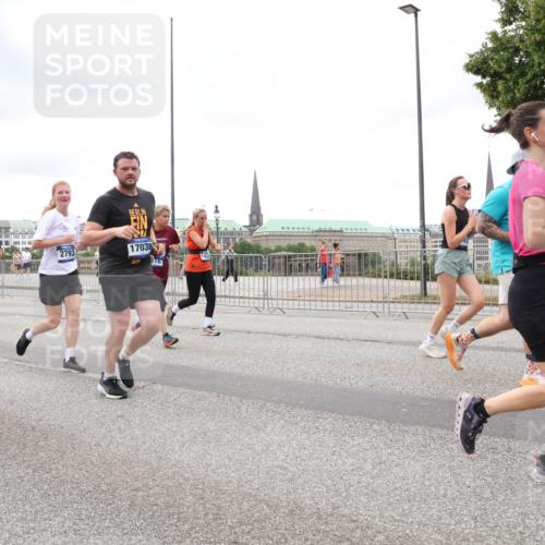 29.06.2025 - hella hamburg halbmarathon Lena Gebhardt http://msf.ph/oto/8296065 29.06.2025 10:56:06 Lombardsbrücke 15199, 17039, 2793, 17038, 676, 1113, 1738, 1909, 2095, 2793, 3101, 3244, 3257, 3268, 4083, 4265, 4354, 4470, 4473, 4836, 4896, 5220, 5222, 5306, 5575, 5580, 5693, 5757, 5994, 6055, 6056, 6113, 6257, 6494, 6594, 6968, 7025, 7028, 7516, 7616, 7969, 8005, 8110, 8305, 8517, 8527, 8532, 8533, 8648, 8766, 9383, 9435, 9548, 9606, 9838, 9861, 9865, 9948, 9953, 9956, 10436, 10438, 10449, 10593, 10640, 10740, 10784, 10987, 11903, 11962, 11963, 12695 meine-sportfotos.de