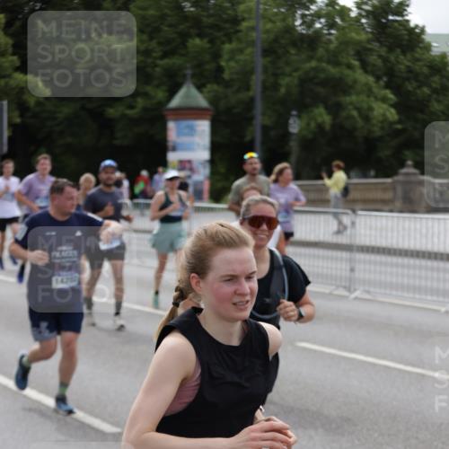 29.06.2025 - hella hamburg halbmarathon Jannik Wohlers http://msf.ph/oto/8296106 29.06.2025 10:36:45 Lombardsbrücke 1022, 1339, 1488, 1490, 1597, 2031, 2072, 2104, 2272, 2480, 3127, 3165, 3714, 4097, 4347, 4733, 5224, 5538, 5560, 5640, 5786, 5940, 6172, 6584, 6804, 7202, 7707, 8007, 8257, 8258, 8315, 8758, 8811, 9054, 9055, 10762, 10931, 11246, 11843, 11980, 12087, 12103, 12184, 12463, 12532, 13695, 13783, 13970, 13971, 14202, 14343, 14396, 14779, 14915, 15106, 15353, 15475, 15907, 16192, 16304, 16782, 17388, 17591, 17687, 17688, 17794, 18578, 18710 meine-sportfotos.de