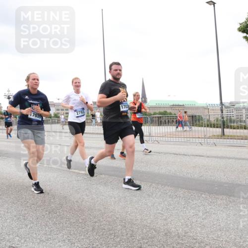 29.06.2025 - hella hamburg halbmarathon Lena Gebhardt http://msf.ph/oto/8296123 29.06.2025 10:56:07 Lombardsbrücke 15199, 7039, 2793, 17038, 18329, 1113, 1738, 1909, 2095, 2793, 2915, 3101, 3244, 3257, 3268, 4083, 4265, 4354, 4470, 4473, 4836, 4896, 5220, 5222, 5306, 5575, 5580, 5693, 5757, 5994, 6055, 6056, 6113, 6257, 6494, 6594, 6690, 6968, 7025, 7028, 7516, 7616, 7969, 8005, 8110, 8305, 8517, 8527, 8532, 8533, 8648, 8766, 9383, 9435, 9548, 9606, 9838, 9861, 9865, 9948, 9953, 9956, 10436, 10438, 10449, 10593, 10640, 10740, 10784, 10987, 11903, 11962, 11963, 12695 meine-sportfotos.de