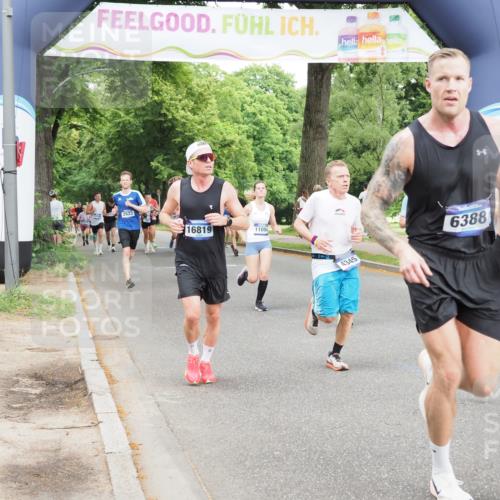 29.06.2025 - hella hamburg halbmarathon MichiJ http://msf.ph/oto/8296125 29.06.2025 10:34:15 Zwischen KM18-KM19 2189, 2842, 4091, 4237, 4345, 4949, 5472, 6388, 8577, 11094, 13940, 14034, 14804, 14911, 15206, 15563, 15900, 16081, 16819, 17190, 18346 meine-sportfotos.de