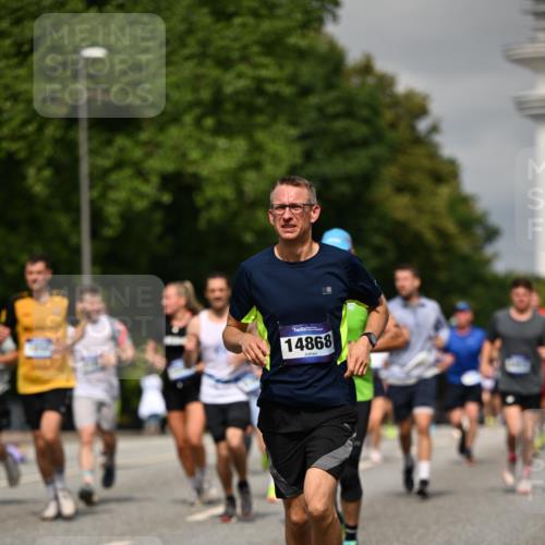 29.06.2025 - hella hamburg halbmarathon Dr. Thomas Lammeyer http://msf.ph/oto/8296141 29.06.2025 10:16:15 Kennedybrücke 1249, 1610, 1785, 1850, 1851, 2963, 2964, 3182, 3248, 3262, 3746, 4453, 4499, 5150, 5166, 5176, 6822, 6871, 6966, 7907, 8206, 8207, 8971, 9119, 9253, 9405, 9428, 10402, 10685 meine-sportfotos.de