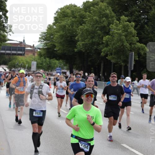 29.06.2025 - hella hamburg halbmarathon Jannik Wohlers http://msf.ph/oto/8296151 29.06.2025 10:36:45 Lombardsbrücke 1022, 1339, 1488, 1490, 1597, 2031, 2072, 2104, 2272, 2480, 3127, 3165, 3714, 4097, 4347, 4733, 5224, 5538, 5560, 5640, 5786, 5940, 6172, 6584, 6804, 7202, 7707, 8007, 8257, 8258, 8315, 8758, 8811, 9054, 9055, 10762, 10931, 11246, 11843, 11980, 12087, 12103, 12184, 12463, 12532, 13695, 13783, 13970, 13971, 14202, 14343, 14396, 14779, 14915, 15106, 15353, 15475, 15907, 16192, 16304, 16782, 17388, 17591, 17687, 17688, 17794, 18578, 18710 meine-sportfotos.de