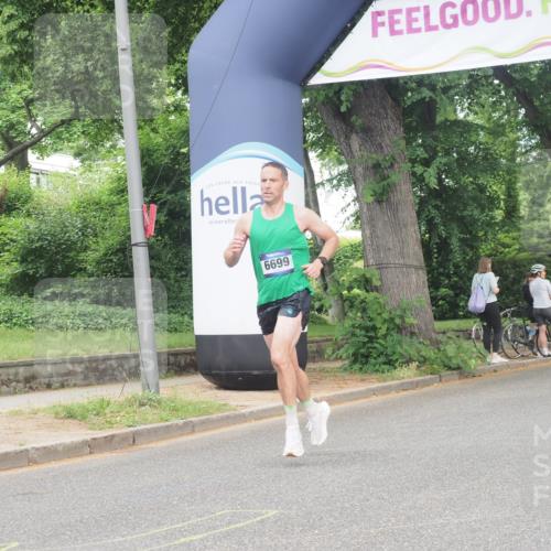 29.06.2025 - hella hamburg halbmarathon KatJ http://msf.ph/oto/8296162 29.06.2025 10:13:32 Zwischen KM18-KM19 6699 meine-sportfotos.de