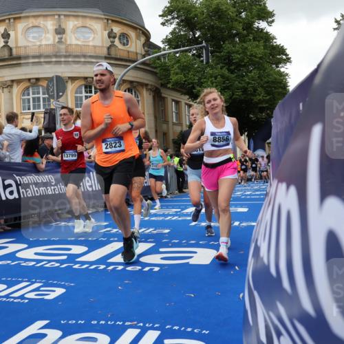 29.06.2025 - hella hamburg halbmarathon Strokosch-Dieckow http://msf.ph/oto/8296163 29.06.2025 10:51:55 Ziel 2818, 2823, 2880, 4033, 4297, 5102, 5336, 6390, 7130, 7409, 7724, 8413, 8856, 8977, 9793, 9959, 10057, 13799, 15356, 15427, 15506, 15690, 17815, 17962, 17978, 18869, 19137 meine-sportfotos.de