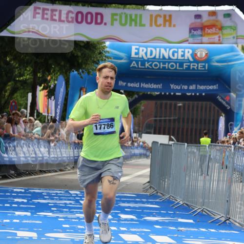 29.06.2025 - hella hamburg halbmarathon Strokosch-Dieckow http://msf.ph/oto/8296171 29.06.2025 10:18:09 Ziel 17786 meine-sportfotos.de