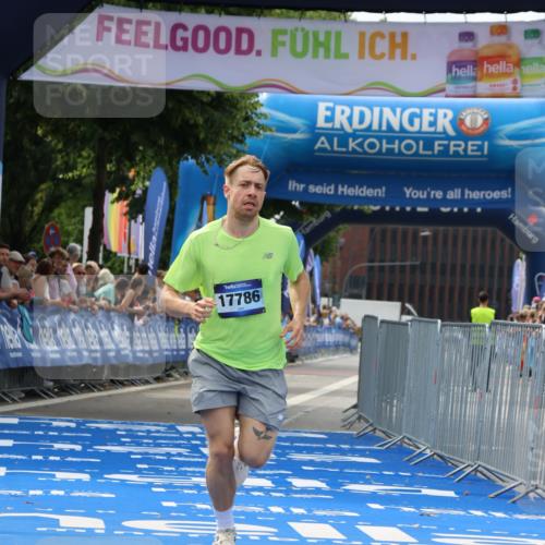29.06.2025 - hella hamburg halbmarathon Strokosch-Dieckow http://msf.ph/oto/8296194 29.06.2025 10:18:09 Ziel 17786 meine-sportfotos.de