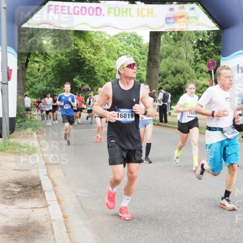 29.06.2025 - hella hamburg halbmarathon MichiJ http://msf.ph/oto/8296227 29.06.2025 10:34:16 Zwischen KM18-KM19 2189, 2842, 4091, 4237, 4345, 4949, 5472, 6388, 7056, 8577, 11094, 13940, 14034, 14804, 14911, 15206, 15563, 15900, 16081, 16819, 17190, 18346 meine-sportfotos.de