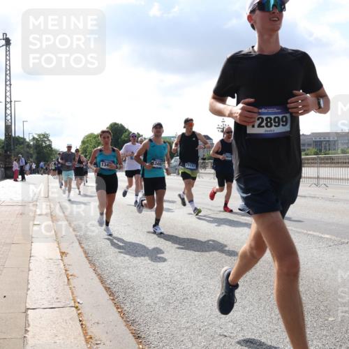 29.06.2025 - hella hamburg halbmarathon Lena Gebhardt http://msf.ph/oto/8296230 29.06.2025 09:46:44 Lombardsbrücke 3493, 17137, 134, 8824, 2899, 1053, 1344, 1411, 1577, 1889, 2243, 3955, 4477, 4944, 5048, 5152, 5193, 5660, 6683, 7080, 7466, 7534, 7622, 7628, 7845, 7867, 7901, 8312, 8323, 8784, 8864, 8956, 10298, 10477, 10865, 10927, 10929, 11230, 11304, 11661, 11898, 12447, 12899, 12987, 13199, 13252, 13493, 13494, 13617, 13729, 13961, 14276, 14310, 14385, 15391, 15902, 16065, 16140, 16243, 16811, 16931, 16957, 17213 meine-sportfotos.de