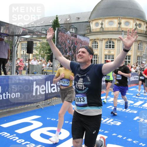 29.06.2025 - hella hamburg halbmarathon Michael Strokosch http://msf.ph/oto/8296247 29.06.2025 10:57:04 Ziel 1485, 2282, 2759, 4299, 5033, 8669, 11043, 11143, 11212, 11638, 13691, 14408, 14678, 15097, 16470, 16909, 18719, 19091 meine-sportfotos.de