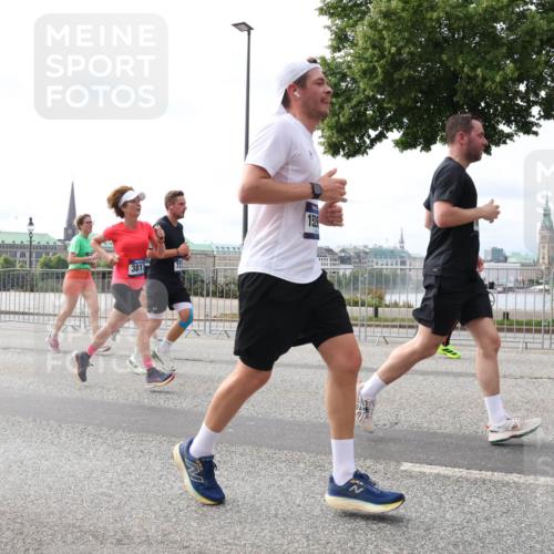 29.06.2025 - hella hamburg halbmarathon Lena Gebhardt http://msf.ph/oto/8296251 29.06.2025 10:21:32 Lombardsbrücke 3812, 1028, 1072, 1158, 1266, 1401, 1658, 1668, 2172, 2271, 2315, 2353, 2383, 2529, 2635, 2815, 2956, 2986, 3122, 3161, 3453, 3770, 3817, 3825, 3826, 4289, 4375, 4376, 4697, 4786, 5122, 5373, 5395, 5412, 5493, 5759, 5767, 5957, 6086, 6103, 6275, 6308, 6475, 6805, 6844, 7075, 7228, 7375, 7522, 7553, 7608, 7612, 7672, 7781, 8095, 8286, 8715, 8726, 8844, 8896, 9100, 9108, 9369, 9483, 9499, 9501, 9532, 9624, 10374, 10602, 10874, 11698, 12175, 13057 meine-sportfotos.de