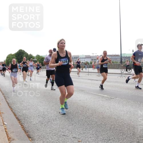 29.06.2025 - hella hamburg halbmarathon Lena Gebhardt http://msf.ph/oto/8296252 29.06.2025 10:36:43 Lombardsbrücke 17807, 16977, 428, 18488, 1102, 1118, 1224, 1253, 1339, 1835, 1948, 1952, 1954, 2124, 2552, 2588, 3165, 3398, 3404, 3428, 3741, 3873, 3895, 4084, 4442, 4618, 4762, 4937, 4996, 5012, 5246, 5427, 5540, 5573, 5747, 5789, 5809, 5919, 6156, 6190, 6359, 6667, 7632, 7773, 8498, 8499, 8530, 8758, 8936, 8937, 8945, 9115, 9117, 9229, 9295, 9500, 9694, 13265, 15077, 17156, 17807, 18152, 18488 meine-sportfotos.de