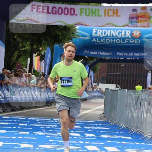 29.06.2025 - hella hamburg halbmarathon Strokosch-Dieckow http://msf.ph/oto/8296263 29.06.2025 10:18:08 Ziel 17786 meine-sportfotos.de