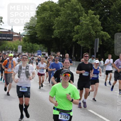 29.06.2025 - hella hamburg halbmarathon Jannik Wohlers http://msf.ph/oto/8296273 29.06.2025 10:36:46 Lombardsbrücke 1022, 1276, 1339, 1488, 1490, 1597, 2031, 2072, 2104, 2272, 2480, 3127, 3714, 4097, 4347, 4733, 5146, 5224, 5538, 5560, 5640, 5786, 5940, 6172, 6584, 6804, 7202, 7707, 8007, 8257, 8258, 8315, 8758, 8811, 9054, 9055, 10762, 10931, 11246, 11843, 11980, 12087, 12103, 12184, 12463, 12532, 13695, 13783, 13970, 13971, 14202, 14343, 14396, 14779, 14915, 15106, 15353, 15475, 15907, 16192, 16304, 16782, 16831, 17388, 17591, 17687, 17688, 17794, 18578, 18710 meine-sportfotos.de