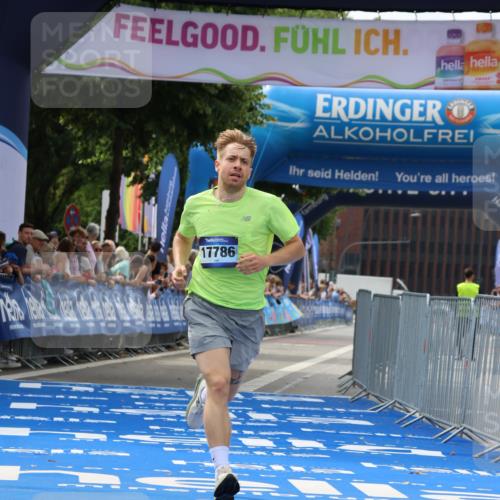 29.06.2025 - hella hamburg halbmarathon Strokosch-Dieckow http://msf.ph/oto/8296287 29.06.2025 10:18:08 Ziel 17786 meine-sportfotos.de