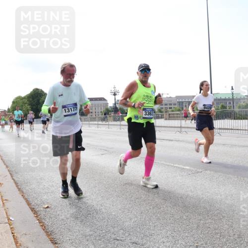29.06.2025 - hella hamburg halbmarathon Lena Gebhardt http://msf.ph/oto/8296288 29.06.2025 10:11:59 Lombardsbrücke 1062, 1328, 1531, 1790, 1866, 1992, 2661, 3363, 4227, 5379, 5605, 7474, 7571, 8115, 8807, 8810, 9191, 9253, 9428, 9705, 10042, 10409, 10428, 11321, 11507, 11509, 11525, 11537, 11581, 11917, 12473, 13171, 13177, 13203, 13542, 13939, 13958, 14008, 14060, 14196, 14313, 14384, 15137, 15945, 16379, 16976, 17080, 17638, 17774, 17866, 18261, 18278, 18395, 18429, 18655 meine-sportfotos.de