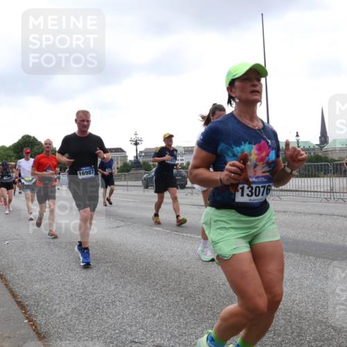 29.06.2025 - hella hamburg halbmarathon Lena Gebhardt http://msf.ph/oto/8296344 29.06.2025 10:46:48 Lombardsbrücke 1073, 1185, 1286, 1363, 1371, 1375, 1593, 1608, 1720, 1837, 1961, 1999, 2162, 2211, 2320, 2327, 2500, 2556, 2665, 2697, 2981, 3277, 3406, 3407, 3469, 3734, 3823, 4202, 4239, 4296, 4342, 4355, 4448, 4604, 5111, 5114, 5700, 5796, 5953, 6124, 6161, 6485, 6496, 6740, 7073, 7303, 7364, 7412, 7767, 7827, 8477, 8486, 8551, 8553, 8684, 8700, 8967, 9691, 10153, 10230, 13969, 14261, 15852, 16882, 16987 meine-sportfotos.de