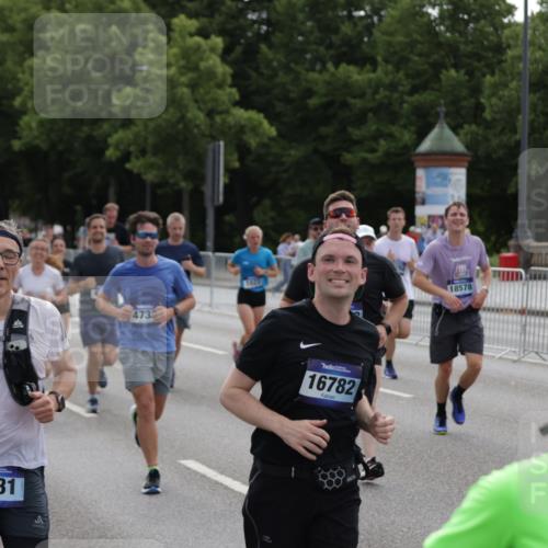 29.06.2025 - hella hamburg halbmarathon Jannik Wohlers http://msf.ph/oto/8296371 29.06.2025 10:36:47 Lombardsbrücke 1022, 1276, 1339, 1488, 1490, 1597, 1819, 2016, 2031, 2072, 2104, 2272, 2480, 3127, 3714, 4097, 4347, 4733, 5146, 5224, 5538, 5560, 5640, 5786, 5940, 6172, 6584, 6804, 7202, 7707, 8007, 8257, 8258, 8315, 8758, 8811, 9054, 9055, 10762, 10931, 11246, 11843, 11980, 12087, 12103, 12184, 12463, 13695, 13783, 13970, 13971, 14202, 14343, 14396, 14779, 14915, 15084, 15106, 15353, 15475, 15907, 16192, 16304, 16782, 16831, 17388, 17591, 17687, 17688, 17794, 18578, 18710 meine-sportfotos.de