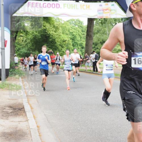 29.06.2025 - hella hamburg halbmarathon MichiJ http://msf.ph/oto/8296377 29.06.2025 10:34:16 Zwischen KM18-KM19 2189, 2842, 4091, 4237, 4345, 4949, 5472, 6388, 7056, 8577, 11094, 13940, 14034, 14804, 14911, 15206, 15563, 15900, 16081, 16819, 17190, 18346 meine-sportfotos.de