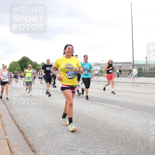 29.06.2025 - hella hamburg halbmarathon Lena Gebhardt http://msf.ph/oto/8296389 29.06.2025 10:56:08 Lombardsbrücke 14221, 8532, 5306, 16336, 15199, 1113, 1738, 1909, 2095, 2793, 2915, 3101, 3244, 3257, 3268, 4083, 4265, 4354, 4470, 4473, 4836, 4896, 5220, 5222, 5306, 5575, 5580, 5693, 5757, 5994, 6055, 6056, 6113, 6257, 6494, 6594, 6690, 6968, 7025, 7028, 7090, 7516, 7616, 7969, 8005, 8110, 8305, 8517, 8527, 8532, 8533, 8648, 8766, 9383, 9435, 9548, 9606, 9838, 9861, 9865, 9948, 9953, 9956, 10436, 10438, 10449, 10593, 10640, 10740, 10784, 10987, 11903, 11962, 11963, 12695 meine-sportfotos.de