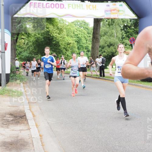 29.06.2025 - hella hamburg halbmarathon MichiJ http://msf.ph/oto/8296396 29.06.2025 10:34:16 Zwischen KM18-KM19 2189, 2842, 4091, 4237, 4345, 4949, 5472, 6388, 7056, 8577, 11094, 13940, 14034, 14804, 14911, 15206, 15563, 15900, 16081, 16819, 17190, 18346 meine-sportfotos.de