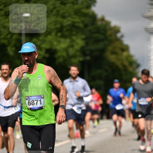 29.06.2025 - hella hamburg halbmarathon Dr. Thomas Lammeyer http://msf.ph/oto/8296417 29.06.2025 10:16:18 Kennedybrücke 1249, 1610, 1785, 1850, 1851, 2963, 2964, 3182, 3248, 3262, 3363, 4453, 4499, 5150, 5166, 5176, 6822, 6871, 7907, 8206, 8207, 8917, 8971, 9253, 9405, 9428, 10067, 10402, 10685 meine-sportfotos.de