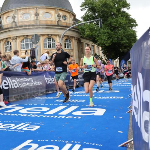 29.06.2025 - hella hamburg halbmarathon Strokosch-Dieckow http://msf.ph/oto/8296444 29.06.2025 10:52:00 Ziel 1482, 2595, 4033, 5093, 5102, 5336, 5378, 6390, 7130, 7409, 7724, 7732, 8413, 8977, 10057, 12580, 13799, 15356, 15506, 15690, 15829, 16179, 16666, 17978, 18801, 18869 meine-sportfotos.de